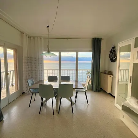 Waterfront Close Casino Apartamento