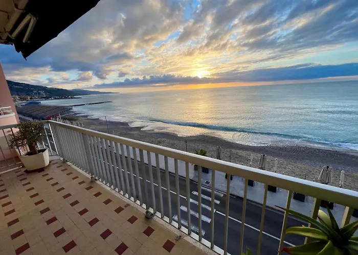 Waterfront Close Casino Apartmán Menton