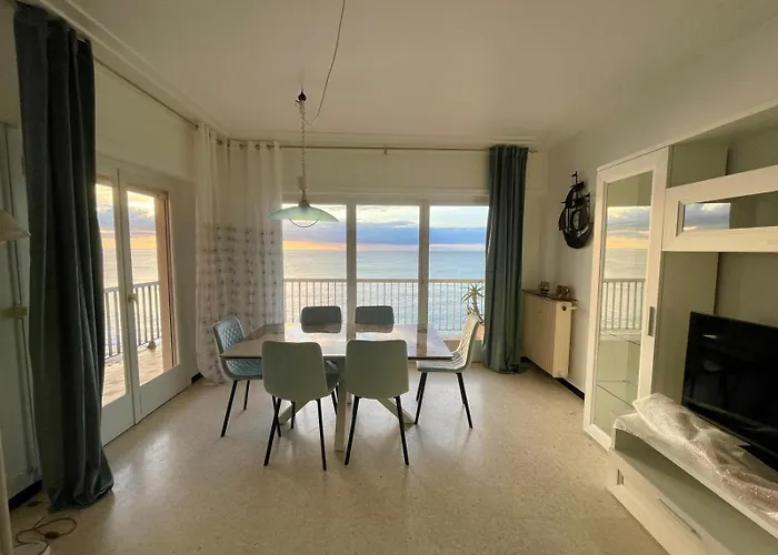 Waterfront Close Casino Apartmán